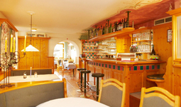 speisesaal-bar.jpg